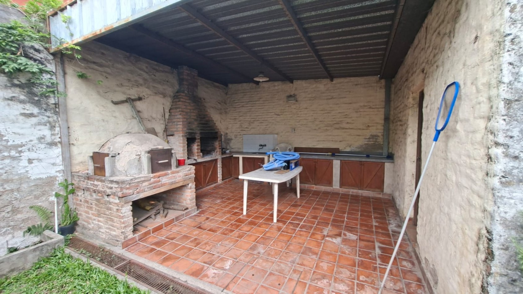 CASA EN VENTA 6 HABITACIONES - 25 DE MAYO 1700