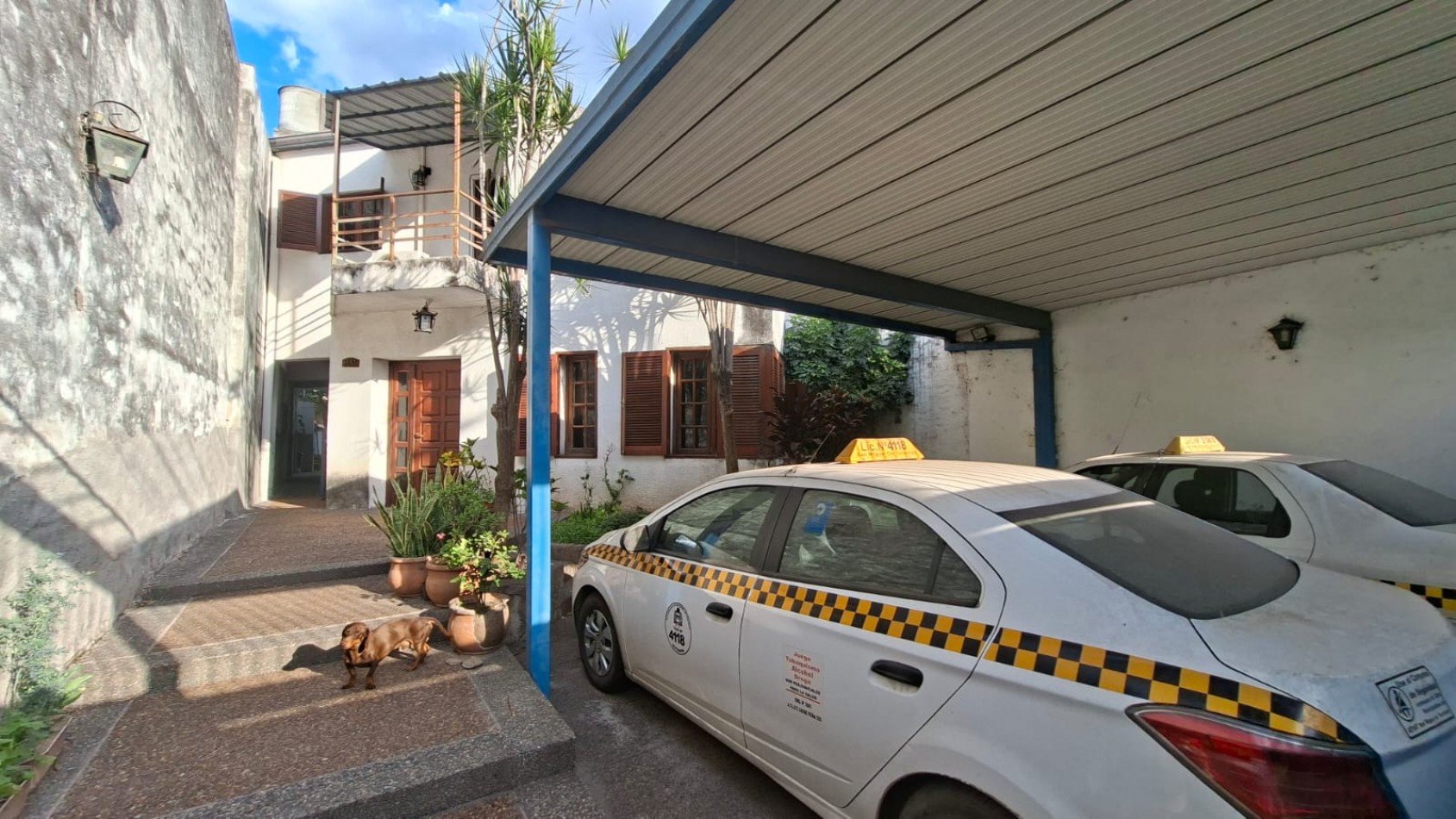 CASA EN VENTA 6 HABITACIONES - 25 DE MAYO 1700