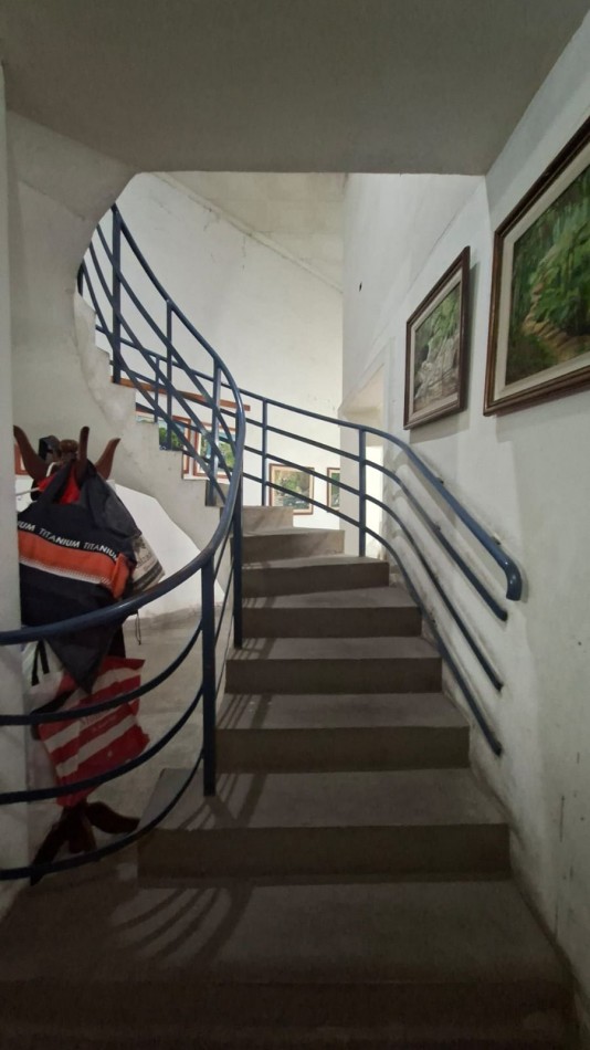 CASA EN VENTA 6 HABITACIONES - 25 DE MAYO 1700