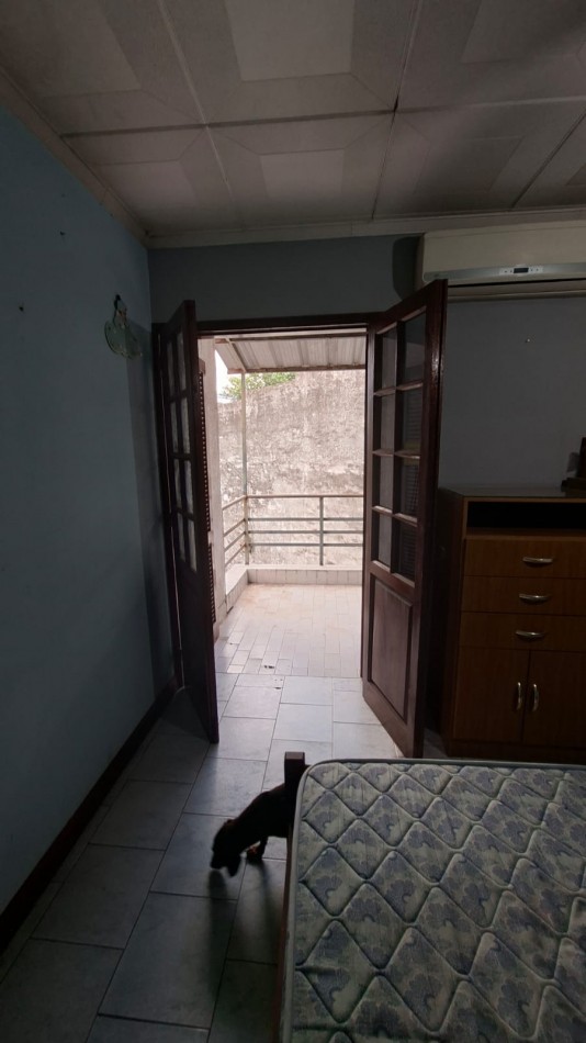 CASA EN VENTA 6 HABITACIONES - 25 DE MAYO 1700