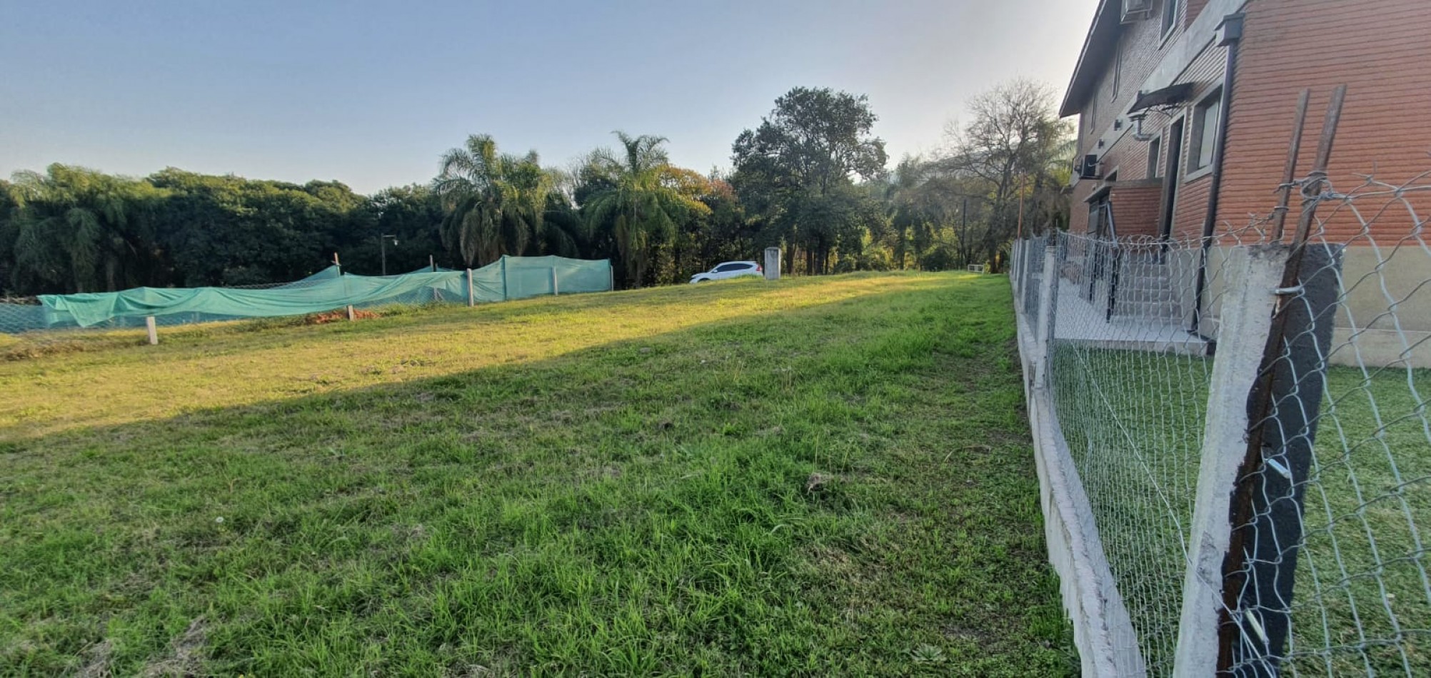 TERRENO EN COUNTRY LA ARBOLEDA