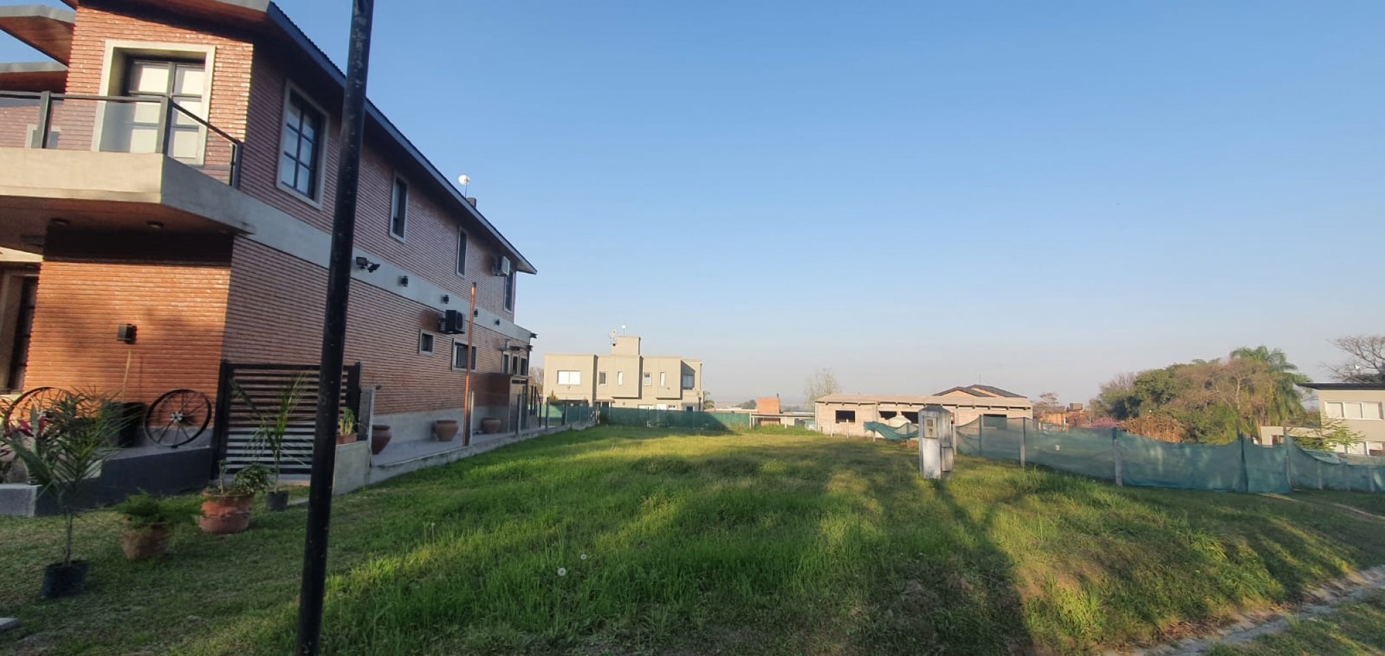 TERRENO EN COUNTRY LA ARBOLEDA