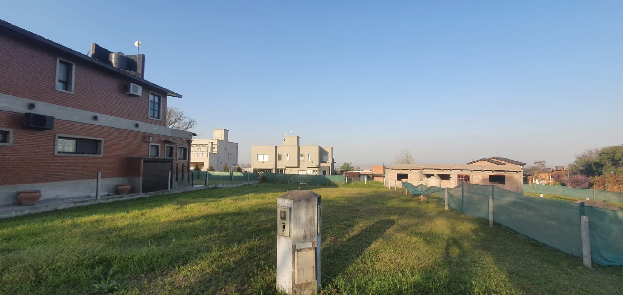 TERRENO EN COUNTRY LA ARBOLEDA