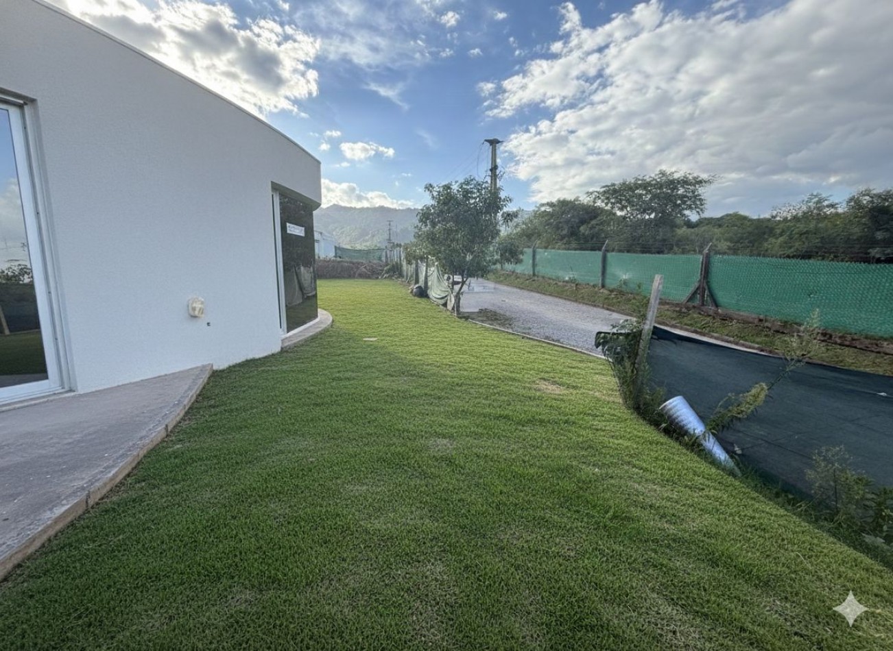 ESPECTACULAR CASA DE DISEÑO EN ALQUILER - YERBA BUENA