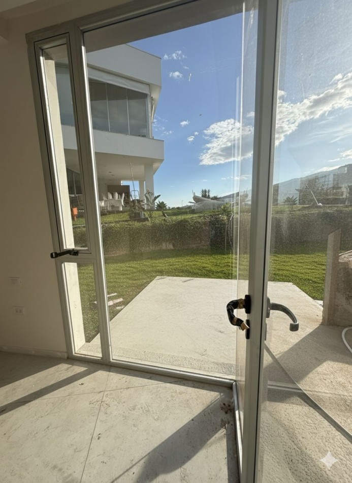 ESPECTACULAR CASA DE DISEÑO EN ALQUILER - YERBA BUENA