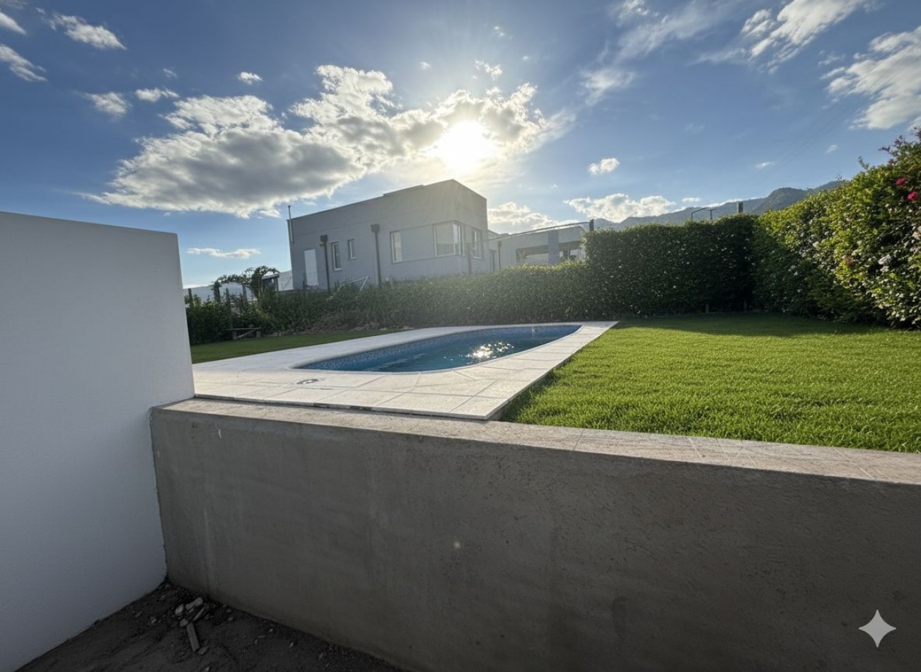 ESPECTACULAR CASA DE DISEÑO EN ALQUILER - YERBA BUENA