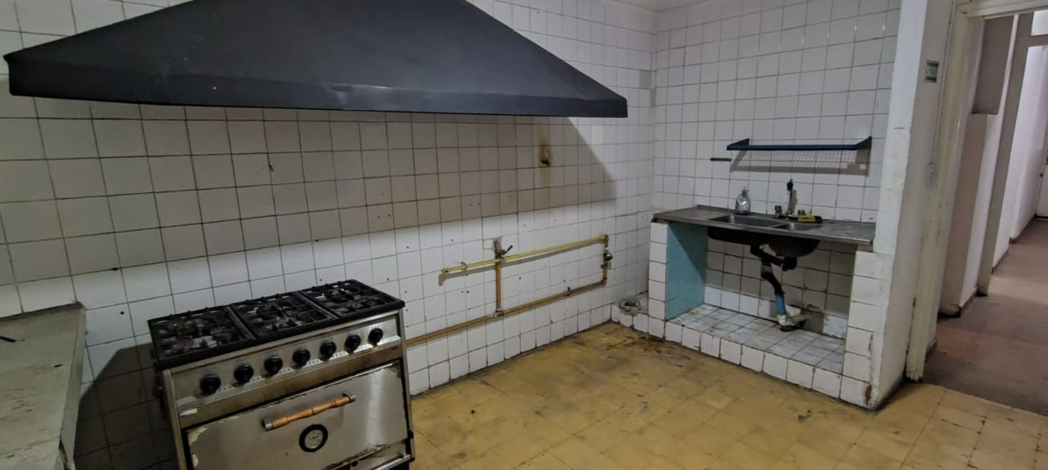 PROPIEDAD COMERCIAL EN ALQUILER - SALTA AL 200