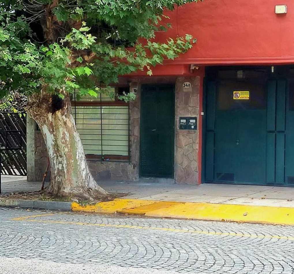 LOCAL COMERCIAL EN ALQUILER / CON COCHERA