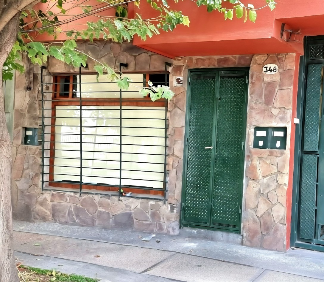 LOCAL COMERCIAL EN ALQUILER / CON COCHERA