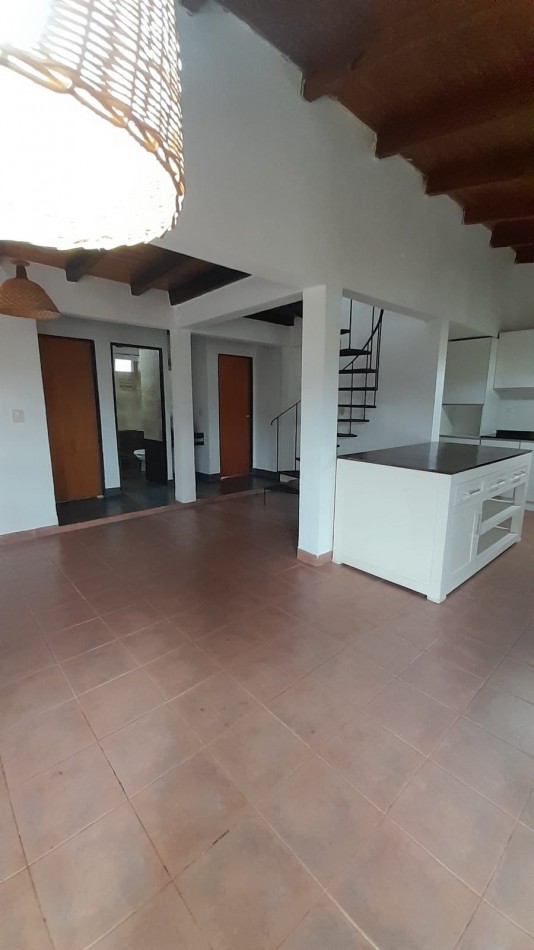 HERMOSA CASA DE 4 DORMITORIOS EN ALQUILER - YERBA BUENA