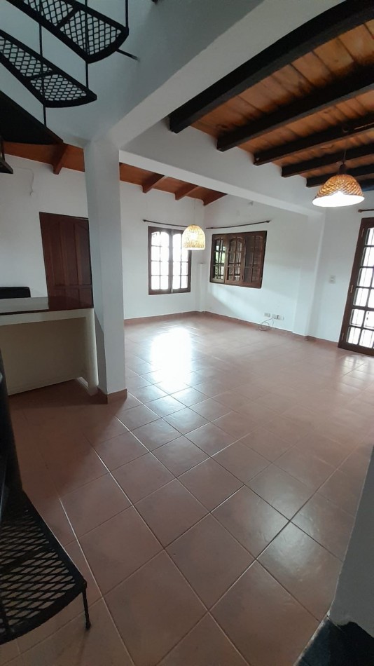 HERMOSA CASA DE 4 DORMITORIOS EN ALQUILER - YERBA BUENA