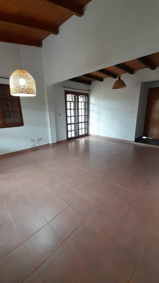 HERMOSA CASA DE 4 DORMITORIOS EN ALQUILER - YERBA BUENA