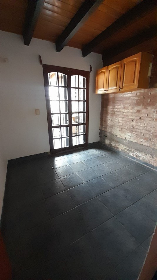 HERMOSA CASA DE 4 DORMITORIOS EN ALQUILER - YERBA BUENA