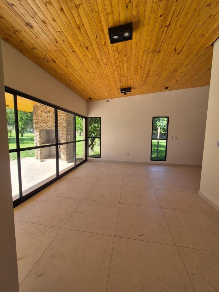 EN VENTA HERMOSA CASA EN COUNTRY SANTA BARBARA