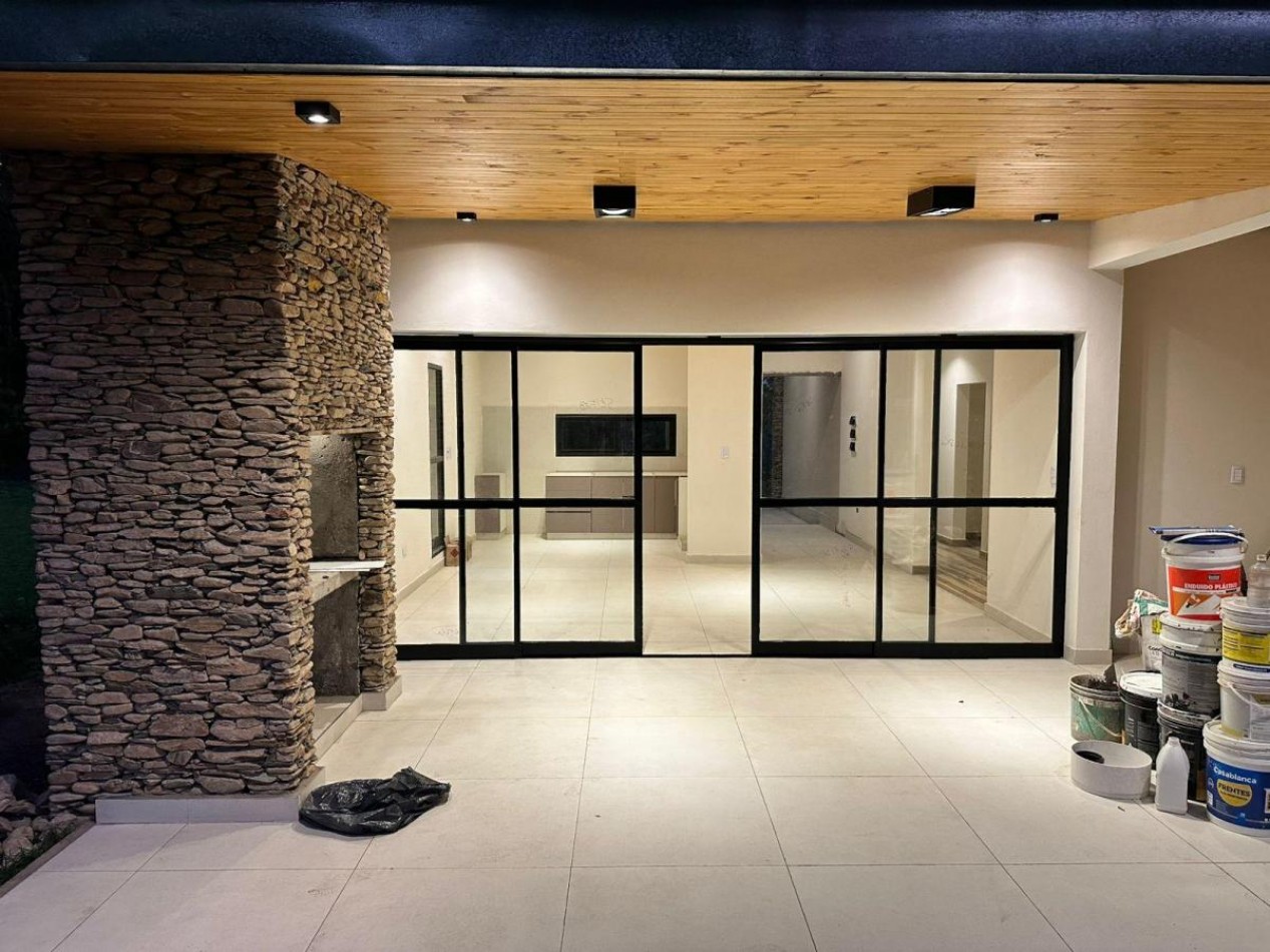 EN VENTA HERMOSA CASA EN COUNTRY SANTA BARBARA