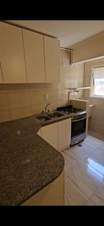 Venta - amplio departamento de 4 dormitorios. Pleno centro, Buenos Aires 600