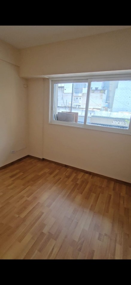 Venta - amplio departamento de 4 dormitorios. Pleno centro, Buenos Aires 600