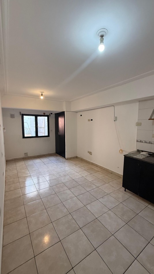 MONOAMBIENTE EN ALQUILER - LAS HERAS AL 400