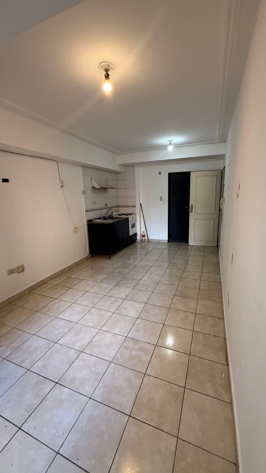 MONOAMBIENTE EN ALQUILER - LAS HERAS AL 400