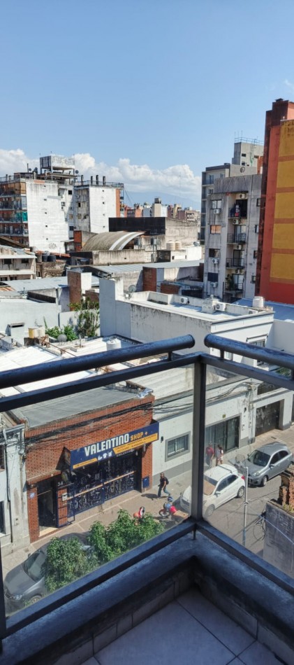Monoambiente con balcon en barrio sur