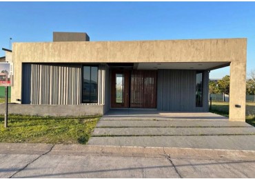 Venta Casa a estrenar Country Viento Sur tres dormitorios 