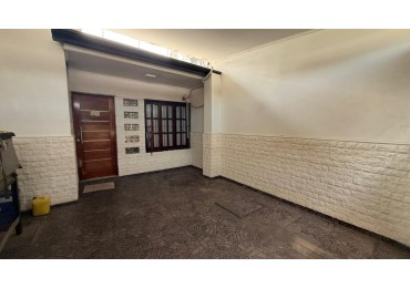 Casa 3 dormitorios - Bernabe Araoz 900