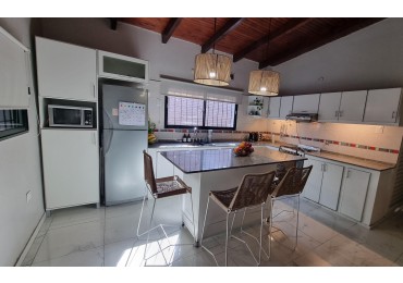 CASA 3 DORMITORIOS - ALTURA MATE DE LUNA 2600