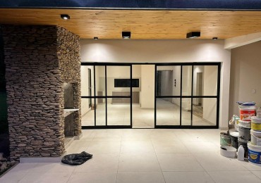 EN VENTA HERMOSA CASA EN COUNTRY SANTA BARBARA