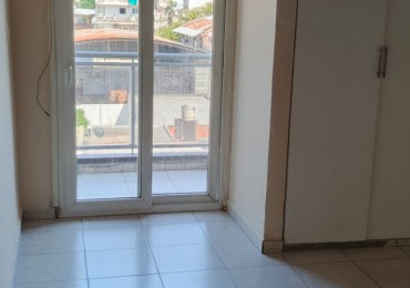 Monoambiente con balcon en barrio sur