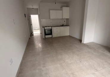 Monoambiente con patio en alquiler - Rondeau 1800