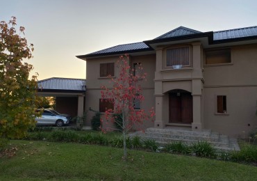 Importante casa en venta - Country los Azahres 