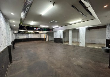 Alquiler Amplio Salon Comercial Av Belgrano 1700 al lado del Local la Repuestera 