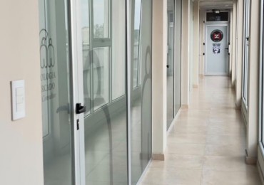 OFICINA EN ALQUILER - CENTRO COMERCIAL Ubicacion: San Martin 4694, esquina Martin Rodriguez 2° piso